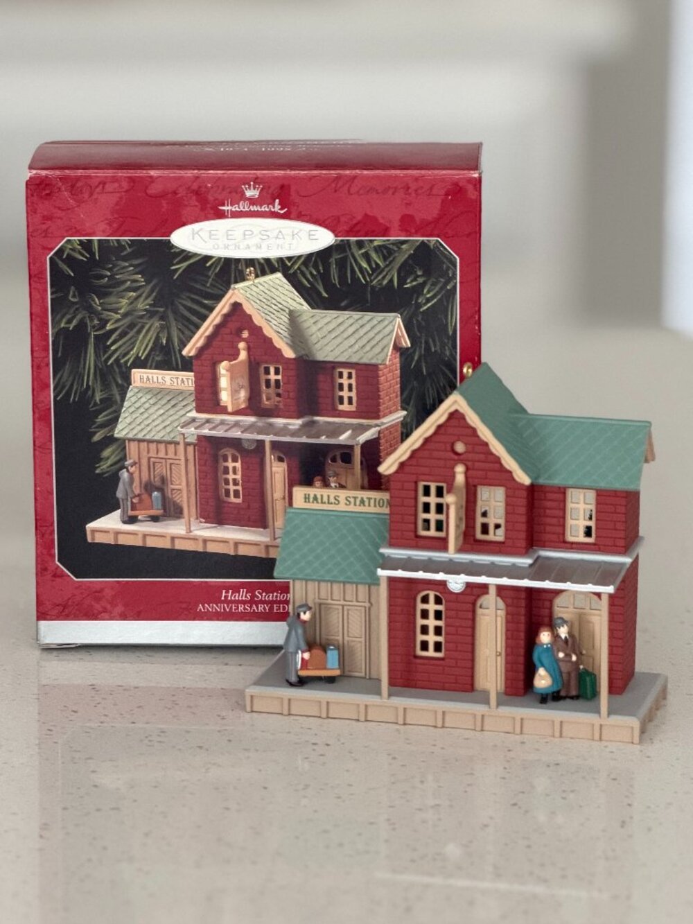 Hallmark Ornament Nostalgic Houses & Shops Halls Station